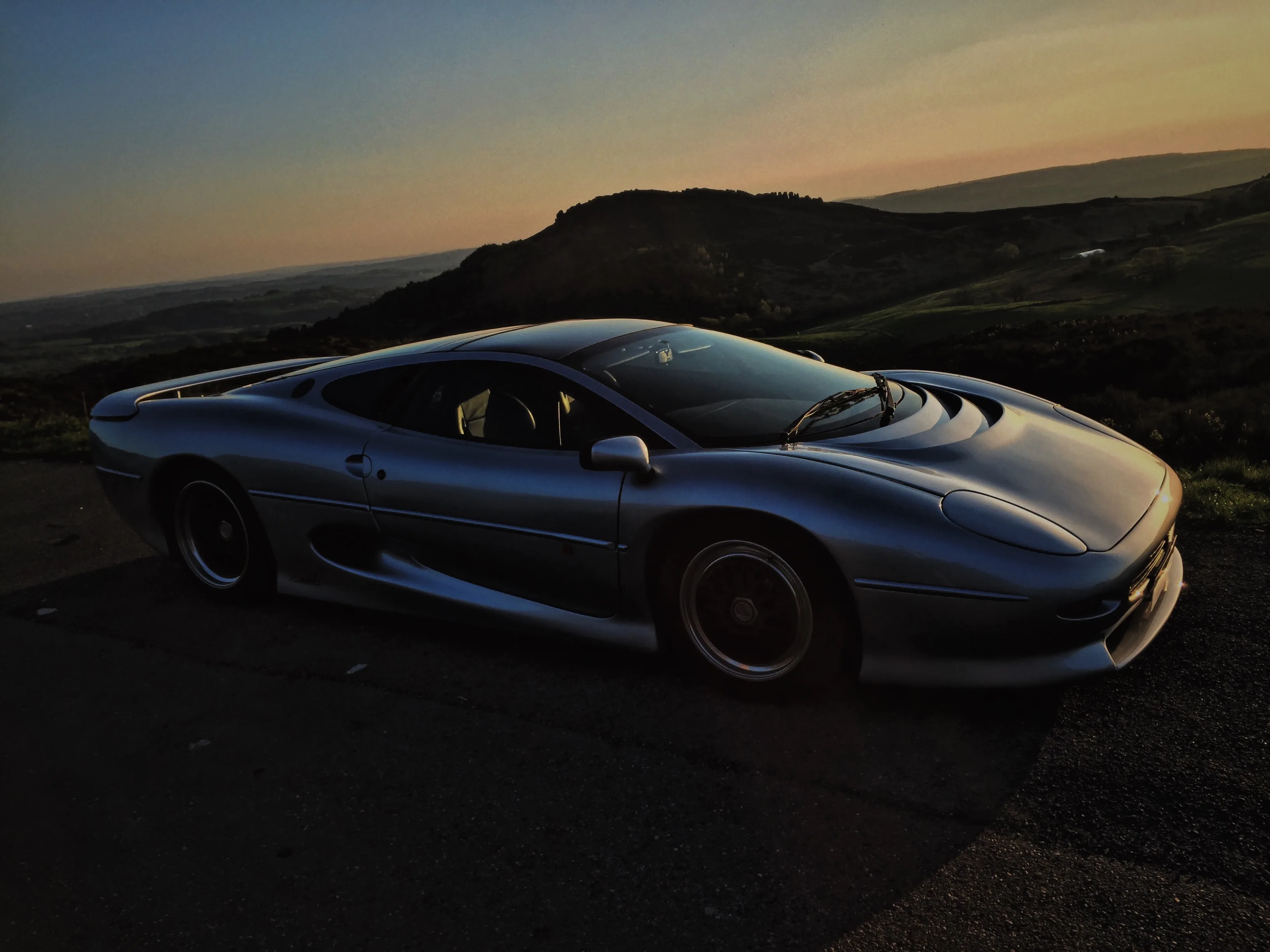 Jaguar XJ220 at sunset